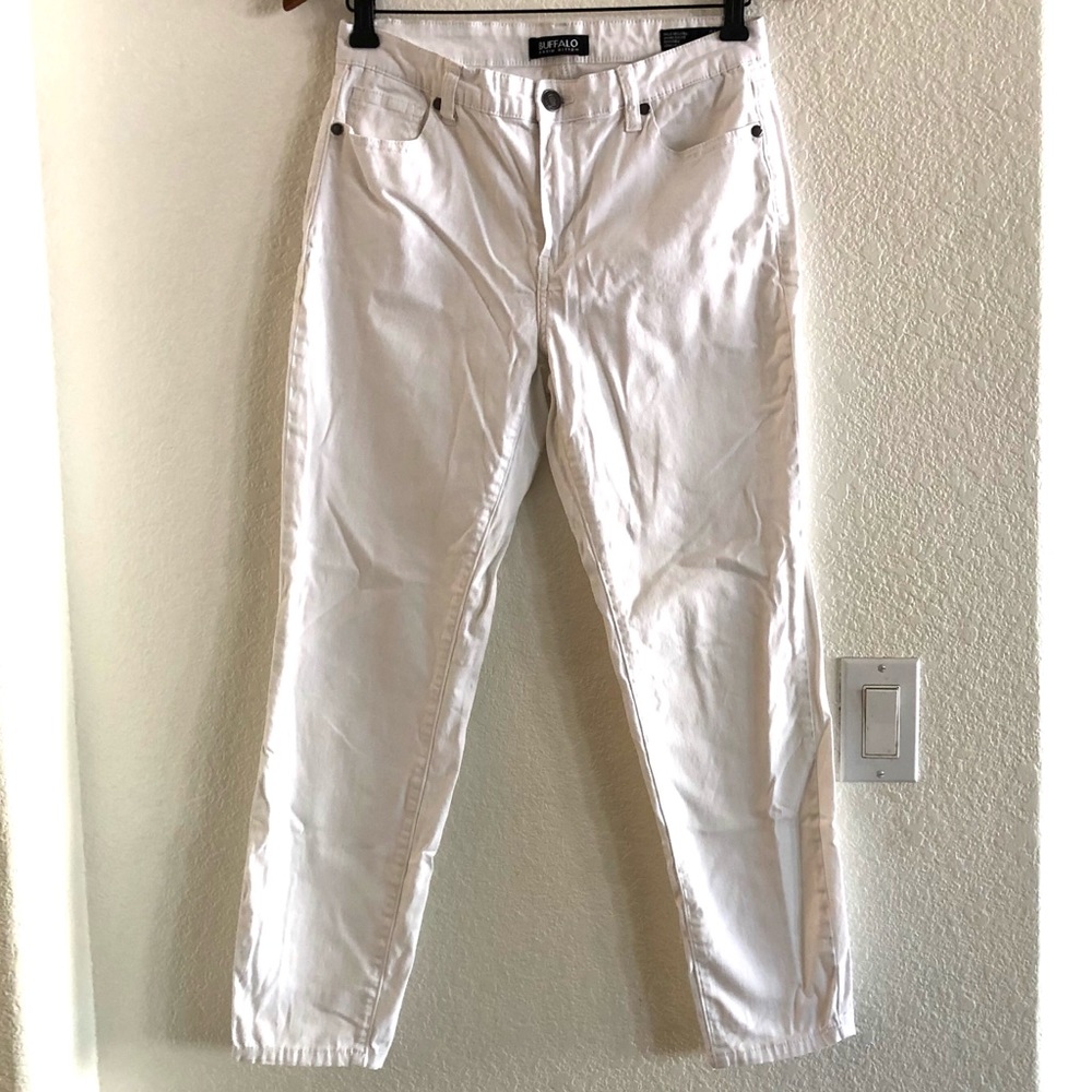 Gently Used Buffalo White Ankle Cut Skinny Jeans
